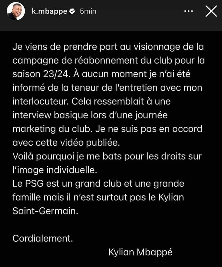 Image de Football. L'attaquant du PSG et de la France, Kylian Mbappé a criée son mécontentement après la publication de la vidéo pour la campagne de réabonnement 2023/2024 du club parisien. L'attaquant n'est pas d'accord avec le fait qu'il soit le seul joueur visible dans la vidéo. Il dit même se battre pour un droit d'image individuel. Aussi, il signe que le Paris Saint Germain n'est pas le Kylian Saint Germain pour dire qu'il n'est pas le seul joueur du club ou du moins le plus important. Que pensez vous de cette réaction du joueur? Serait ce un acte de solidarité à l'endroit de ses coéquipiers qui ne figurent pas dans la vidéo?