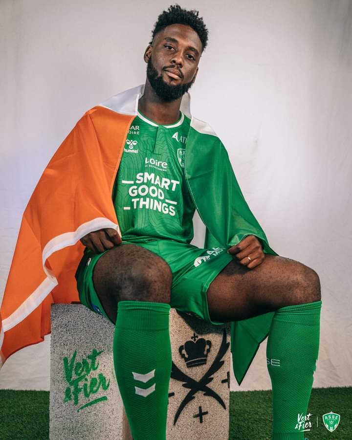 Image de Football. C'est bientôt la fin du contrat de l'ivoirien Jean Philippe Krasso avec l'AS Saint Etienne, équipe évoluant en ligue 2 française. Désirant garder le joueur, l'ASSE aurait proposé 29,5 millions FCFA par mois, réévaluant ainsi le salaire du joueur qui est à 11 millions FCFA par mois. Mais cette proposition semble ne pas convenir au joueur qui exige 65 millions par mois. Pensez vous que Jean-Philippe Krasso mérite bien ce qu'il demande?