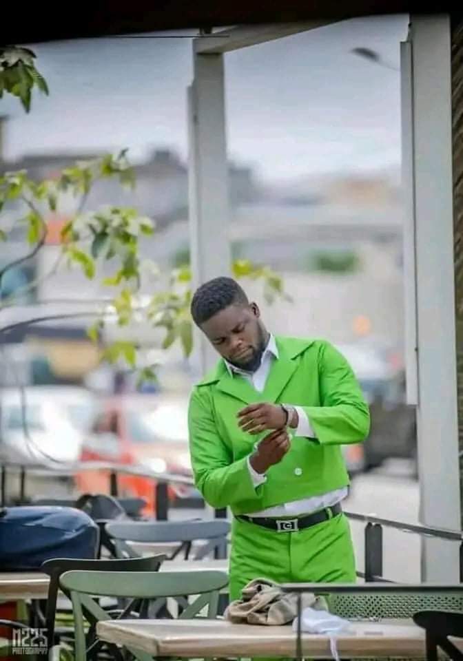 Image de Célébrités. La superstar du coupé décalé, l'ivoirien Serge Beynaud, est beaucoup critiqué depuis le décès de l'un de ses danseurs lors du tournage de clip. Comme cela est pour coutume en Afrique, l'artiste est généralement accusé de pratiques occultes lorsqu'il perd un proche dans des conditions pareils. Nous nous souvenons du décès des danseurs de Debordo, l'un des cadres du coupé décalé ivoirien dans un accident de voiture. Beaucoup donc l'accusent d'être responsable du décès de Dada, le danseur. Mais que pensez vous de cela? Rappelons que Dada est mort électrocuté sur le lieu du tournage du clip.