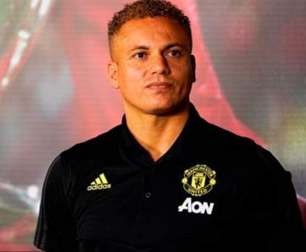 Image de Football. L'ex international anglais de Manchester United, Wes Brown, va certainement regretter le jour où il a décidé de s'engager avec son ancienne compagne. Pour raison, l'ex joueur de 46 ans a tout perdu à l'issu d'un divorce qui s'est retourné contre lui il ya de cela 1 an. A voir cela, nous pouvons penser que l'idée attribuée à Hakimi disant qu'il aurait mis tous ses biens au nom de sa mère ne serait pas une mauvaise idée à recommander à tous ces footballeurs qui attirent des femmes comme le miel attire les mouches. Nombreuses viennent pour ce genre d'occasion, c'est à dire réparti avec le gros lot à la moindre erreur du joueur. Nombreux joueurs et hommes riches se sont retrouvés dans cette situation, certains se sont entourés bien que cela fut difficile, par contre certains ne se retrouvent plus comme Wes Brown. L'amour vrai existe t-il réellement chez les célébrités ou les hommes très riches? Vos avis m'intéressent.