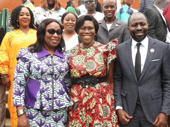 Image de Politique. L'ex Première Dame ivoirienne, Simone Ehivet Gbagbo s'est prononcé en faveur d'un dialogue politique encore plus poussé afin de parvenir à l'amnistie de tous les prisonniers politiques arrêtés à la suite de la crise de 2010. Même si elle se réjouit de l'acquitement de Charles Blé Goudé, de l'ex Président Laurent Gbagbo, Simone Gbagbo pense qu'on peut aussi se souvenir de tous ceux qui sont encore en prison, qu'ils soient militaires ou hommes politiques, condition pour une réconciliation véritable. Que pensez vous de cette proposition de l'ex Première Dame ?