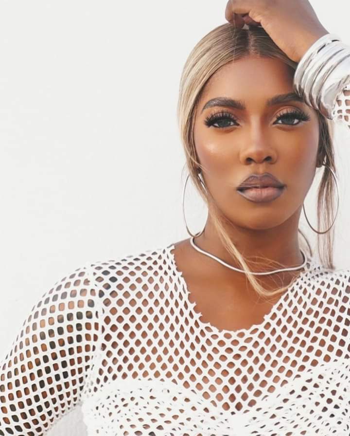 Image de Célébrités. L'information circule que la talentueuse artiste nigériane Tiwa Savage aura l'honneur de prester à la cérémonie de Couronnement du Roi Charles III. Si l'information se confirme, alors on pourra considérer que ce sera un honneur qui n'avait jamais été faite à la musique africaine. Pensez vous déjà que c'est une rumeur ?