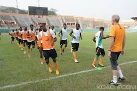 Image de Football. Après avoir perdu leur premier match contre le Rwanda, les éléphants de Côte d'Ivoire viennent de se redonner de l'espoir de qualification pour le second tour après leur victoire face à la Tunisie. Une victoire au 3ème match leur assurera une place au second tour du championnat.