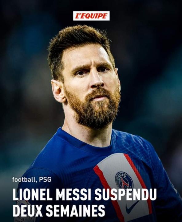 Deuxième Image de Football. C'est certainement avec déception que les fans de l'argentin Lionel Messi ont appris sa suspension de deux semaines. Le motif de cette suspension est qu'il a quitté Paris pour l'Arabie Saoudite sans l'accord de ses patrons au PSG. C'est donc une sanction disciplinaire qui frappe de plein fouet notre champion du monde. Mais pensez vous que l'absence de Messi ne sera-t-elle pas préjudiciable aux Parisiens qui, je le rappelle, n'ont que 5 points d'avance sur leur dauphin en ligue 1?