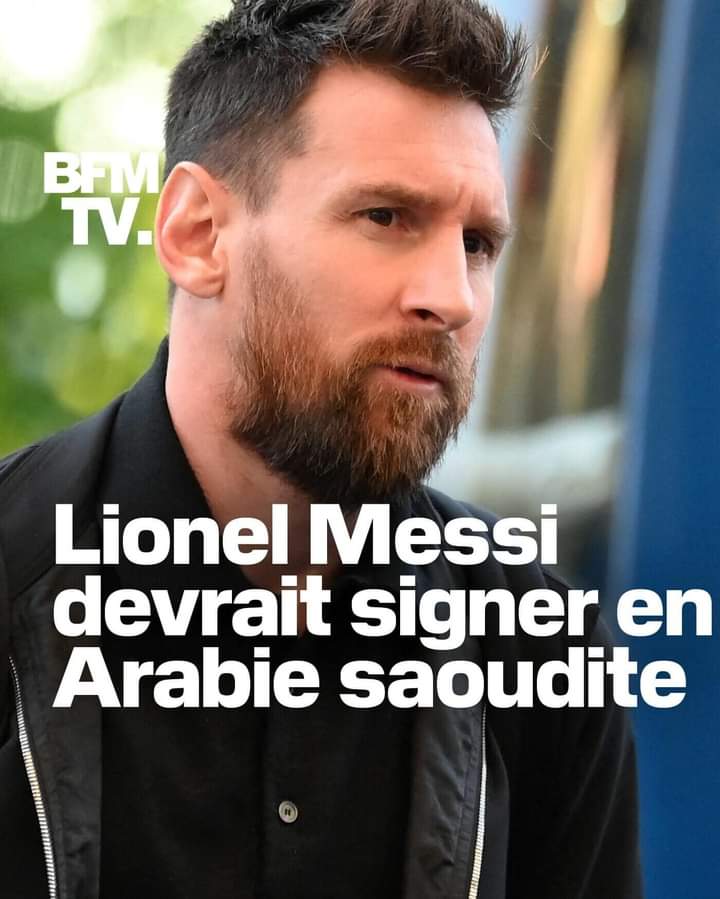 Image de Football. C'est clair que la relation entre le 7 fois ballon d'or et champion du monde, Lionel Messi et son club ne sont pas aux beaux fixes. Pour preuve, le joueur a été suspendu deux semaines sans salaire pour une virée sur l'Arabie Saoudite sans l'accord de son club. Pour fermer la boucle, il est dit que le contrat du joueur ne sera pas renouvelé par le PSG. Une opportunité que veut saisir plusieurs clubs à travers le monde afin de mettre le grappin sur l'argentin. Parmi ces clubs, il semblerait que le favori serait Al Hilal, le leader du championnat de l'Arabie Saoudite. Il serait prêt à faire une offre extraordinaire pour s'offrir les services de Messi pour la prochaine saison. Mais, Messi accepterait-il de rejoindre Cristiano Ronaldo en Arabie Saoudite ? Les jours à venir nous situeront.