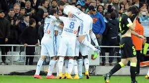 Image de Football. C’est une grosse défaite que vient d’infliger la modeste équipe de Guingamp à l’équipe de Marseille. En effet, Marseille a perdu 2 :0 contre Guingamp lors de la 4ème journée du championnat. Une défaite qui n’est pas faite pour réaliser les ambitions de cette équipe qui brigue le titre à la fin de cette nouvelle saison. Vu la concurrence, les marseillais se doivent de faire encore plus d’efforts pour rivaliser avec des équipes comme le PSG, l’As Monaco ou l’Olympique Lyonnais qui sont de solides concurrents au titre.