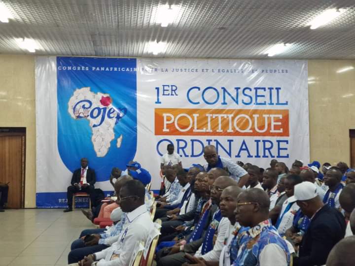 Deuxième Image de Politique. Le Président du Congrès Panafricain pour la Justice des Peuples ( Cojep) a annoncé lors du premier congrès politique de cette formation politique que celui-ci ne prendra pas part au élections municipales et régionales à venir. Vu que c'est un jeune parti, et vu que le Président Charles Blé Goudé vient à peine d'entrer au pays je suppose qu'il a besoin de temps pour mieux préparer les choses pour de meilleures victoires dans l'avenir. Pensez vous que le Cojep fait de se retirer de ces élections ?