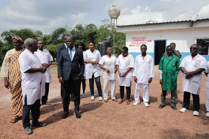 Image de Politique. Le Ministre ivoirien de la Santé Publique, Pierre Dimba, a fait une mise en garde quand à l'utilisation de la bétadine pour la toilette intime. Il prévient que l'utilisation de la bétadine dans ce sens, à savoir, pour une toilette intime, peut provoquer la stérilité chez la femme. Faisons donc attention en utilisant ce produit hautement toxique. Le saviez vous ?