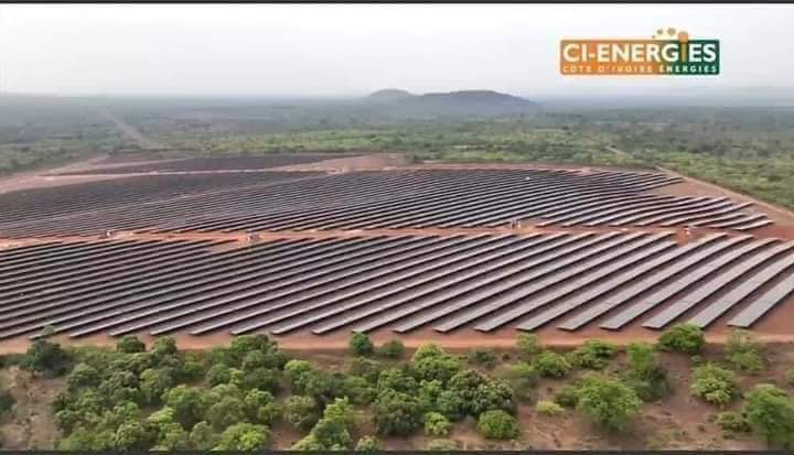 Image de Société. Dans le but de renforcer les capacités électriques ivoiriennes, il a été décidé de la création future d'une centrale solaire d'une capacité de 50 mégawatts en Côte d'Ivoire. En phase de projet, la centrale devrait voir le jour très bientôt, d'ici 15 mois dans la région de Bondoukou. C'est une initiative qui démontre de la volonté de la Côte d'Ivoire à résoudre les problèmes récurrents de délestage. Que pensez-vous de ce projet de l'État ivoirien ?