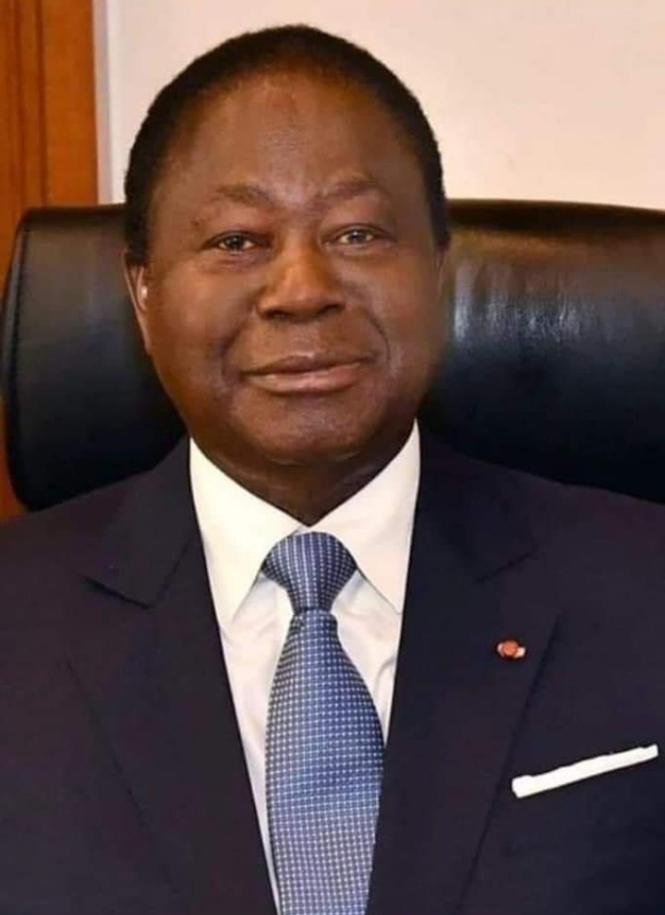 Deuxième Image de Politique. Le Président du PDCI-RDA, Son Excellence Monsieur Henri Konan Bédié, par ailleurs, ex Président de la République de Côte d'Ivoire, s'est exprimé au sujet de la radiation de Laurent Gbagbo de la liste électorale provisoire. Étant dans une dynamique de rebâtir une nation sur fond d'une paix durable, l'objet de l'alliance entre le PDCI de Bédié et le PPA-CI de Gbagbo, Bédié interpelle la CEI et la communauté nationale que la Commission Électorale Indépendante (CEI) serait responsable de toute dérive des partisans consécutive à cette radiation de l'ex chef de l'État ivoirien de la liste électorale. Je peux comprendre que le Président du PDCI-RDA s'inquiète de perdre un allié dans la course électorale. Car n'étant pas sur liste, celui-ci ne peut être candidat. Sinon ils seraient contraints à replanifier leur conquête du pouvoir. Que pensez-vous de la réaction de Bédié ?