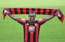 Image de Football. L’international ivoirien, Max Alain Gradel, actuellement sur le banc de Bournemouth (Premier Ligue anglaise) pour une question de blessure à déclarer à la presse qu’il serait de retour sur la pelouse dans 3 semaines. C’est avec impatience que nous attendons le retour de ce talentueux joueur qui est sur la touche depuis plus de 2 mois. C’est tout le mal qu’on peut lui souhaiter.