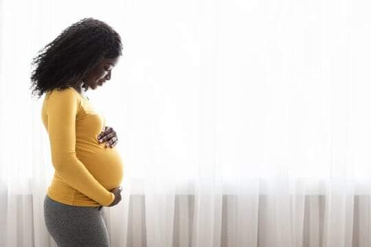 Image de Société. Ce métier, qui n'était réservé qu'aux femmes il ya de cela quelques années, a désormais ouvert les bras aux hommes. Un homme peut donc devenir "sage-femme"en intégrant par voie de concours l'institut national de formation des agents de santé (INFAS). Contrairement aux femmes, ce ne sont pas des "Sage-Femmes" mais plutôt des maïeutuciens. Les maïeutuciens, tout comme les Sage-Femmes, aident la femme enceinte à donner vie. Qu'en pensez-vous ?