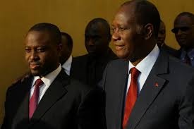 Image de Politique. Selon certaines informations, le président Ouattara se préparerait à mettre Soro en prison. Pour ce fait, il aurait demandé jau commissaire du gouvernement, Ange Kessy, d’exhumer le dossier des 60 gendarmes tuées le 06 octobre 2002 à Bouaké. Une enquête qui pourrait prouver la culpabilité de Soro dans le massacre de centaines de gendarmes pendant la guerre de 2002. Mais, en le faisant, ce serait comme trahi son partenaire de tous les temps et nous attendons de voir s’il aura vraiment le courage de toucher à un cheveu de Soro Guillaume actuellement, nous n’en sommes trop sûr.