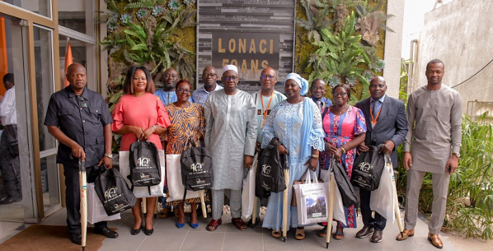 Image de Société. La Loterie Nationale de Côte d'Ivoire (Lonaci), par le biais du Directeur Général, permet à 10 de ses agents d'effectuer un pèlerinage, qu'ils soient chrétiens ou musulmans. Un acte salutaire qui démontre de la bonne communion entre différentes religions au sein de la structure dirigée par Dramane Coulibaly. C'est aussi rare de voir des patrons se soucier de cet aspect de la vie de leurs collaborateurs. Que pensez vous de cet acte de la Lonaci à l'endroit de ses employés ?