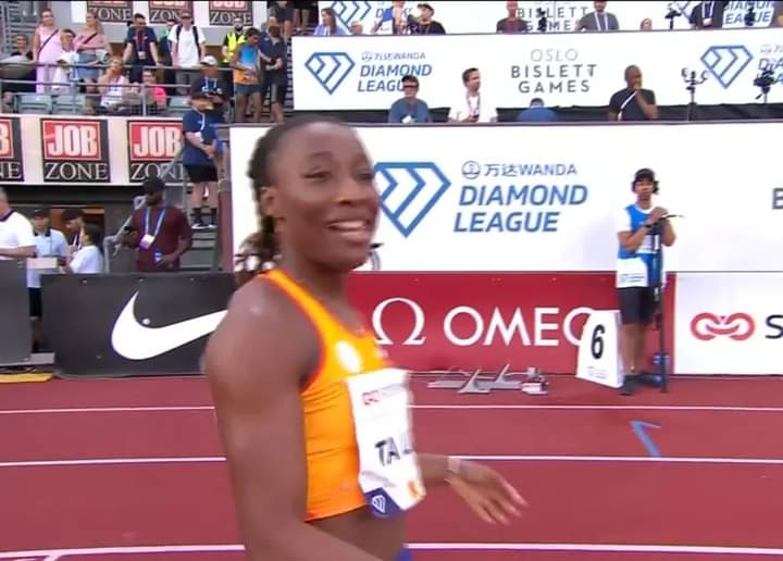 Deuxième Image de Sport. La sprinteuse ivoirienne Ta Lou Marie Josée a remporté la première place à la Diamond League d'Oslo. Une performance accomplie en 10,75 secondes. C'est une énième victoire qui vient témoigner de la bonne forme de l'athlète ivoirienne. Toutes nos félicitations à elle. Apparemment, la Côte d'Ivoire brille plus dans les autres sports dont le Taekwondo qu'au football, qu'en dites vous ?