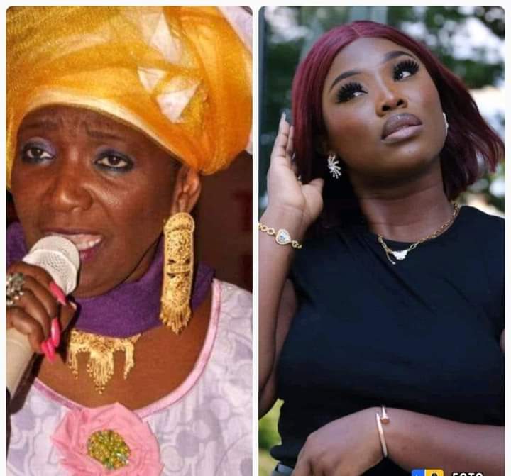 Image de Célébrités. La diva de la musique ivoirienne, la Maman Aïcha Koné a adressé ses félicitations à la jeune chanteuse Roseline Layo pour son disque d'or obtenu récemment et qu'il lui a été remis en main propre en France par l'ambassadeur ivoirien Maurice Bandama. Selon Aïcha Koné, la relève est assurée. Un message que j'approuve et que j'aurais souhaité de la part d'Affou Keita plutôt que créé des embrouilles à sa cadette. Que pensez-vous du soutien d'Aïcha Koné ?