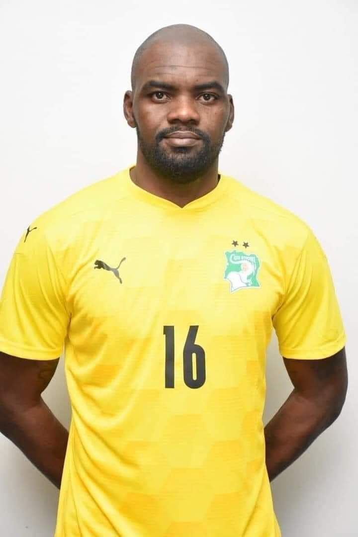 Image de Football. La période de suspension du gardien de but des éléphants de Côte d'Ivoire footballeur, Sylvain Gbohouo, a pris fin. Il peut donc jouer avec les éléphants. Ce qui me laisse penser qu'il pourrait prendre part à la CAN 2023 en Côte d'Ivoire, à condition qu'il retrouve sa forme d'antan. Rappelons que Sylvain Gbohouo, second gardien qui commençait à s'imposer avec les éléphants, a été suspendu 10 mois pour consommation de substances interdites par la FIFA. Avec ce qu'on a pu constater lors du match contre la Zambie, je suis convaincu de ce que Sylvain a sa place dans cette équipe ivoirienne. Et vous, qu'en dites vous ?