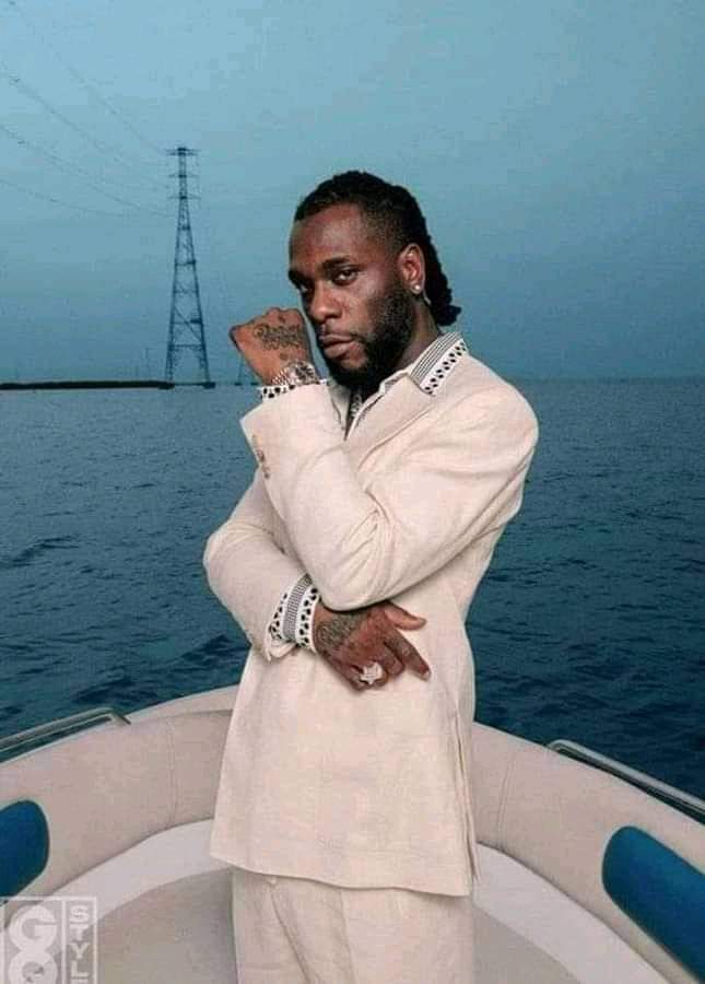 Image de Musique/Radio. La superstar nigériane Burna Boy devient le seul artiste africain à remporter 4 fois le trophée de meilleur artiste international à la prestigieuse cérémonie des BET Awards aux USA. Il a été le seul nigérian à être récompensé cette année. Qu'en dites-vous ?