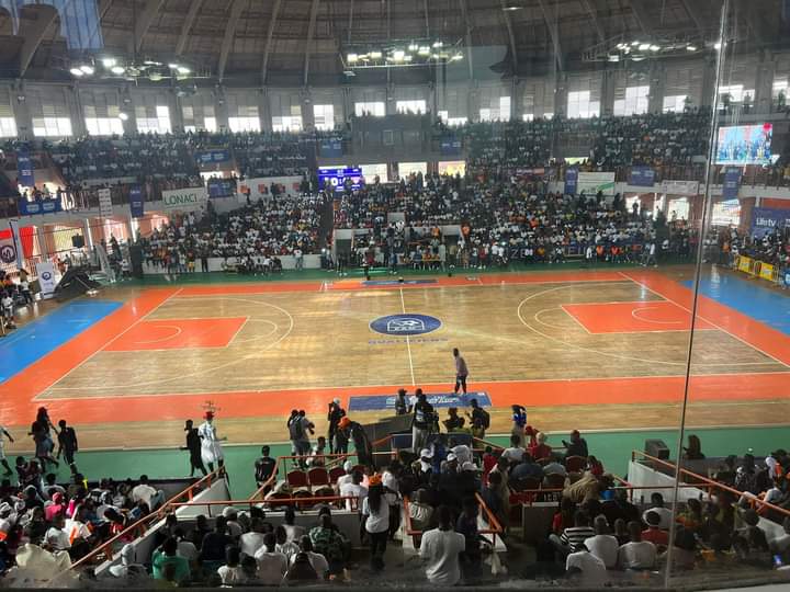 Troisième Image de Football. Le tournoi de petits poteaux tant attendu en Côte d'Ivoire, le CAM Tchin-tchin 2023, démarrera le 13 juillet prochain. Le tournoi se déroulera au palais des sports de Treichville et l'enthousiasme est déjà à son comble. J'ai hâte d'y être et vous ? Que pensez-vous de ce tournoi initié par Jonathan Morrisson ? Satisfait ? Sinon, quelle est votre suggestion ?