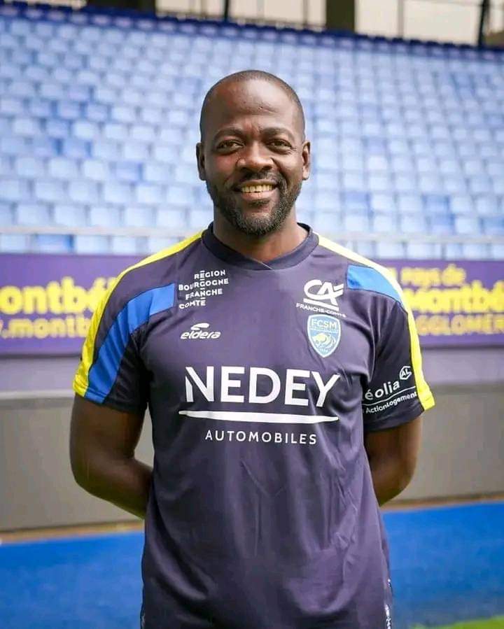 Image de Football. L'ex international ivoirien, gardien de but des éléphants de Côte d'Ivoire, Gnanhoua Gérard a été désigné comme nouvel entraîneur des gardiens du FC Sochaux. Même si les closes du contrat restent encore inconnues, c'est déjà un bonheur d'apprendre que ce gardien qui a tant donné à la Côte d'Ivoire puisse continuer de monnayer de son talent même après sa retraite. Que pensez-vous de cette nouvelle aventure du gardien ?