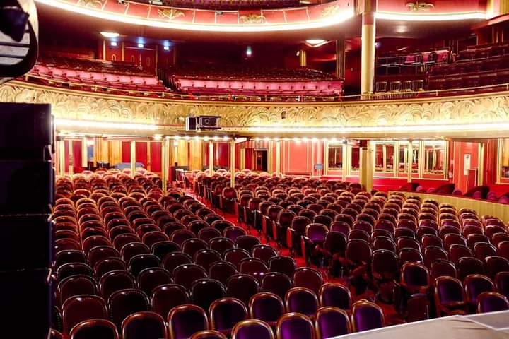 Image de Célébrités. Le duo ivoirien du Zouglou que forme Yodé et Siro se produira ce jour en France à la salle Folies Bergères. Un concert qui verra la participation d'autres artistes tels que Manadja Confirmé. Le duo promet un spectacle inédit qu'il faudrait pas manquer pour tous ceux qui peuvent y être. Je leur souhaite un bon spectacle et je crois que tout se passera bien comme d'habitude. Auriez vous été au spectacle si vous aviez la capacité d'y être ?