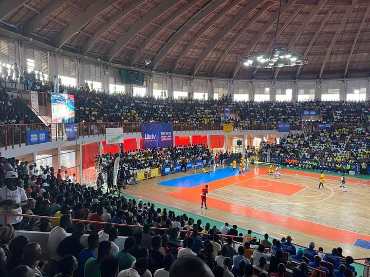 Deuxième Image de Société. Il s'agit du CAM Tchin-tchinN 2023. Cet événement de vacances qui a connu sa première édition l'an dernier, démarre sa deuxième aujourd'hui au palais des sports de Treichville. Vu le succès qu'a connu la première et vu les promesses faites par le promoteur Jonathan Morrisson, l'on devrait s'attendre à un spectacle digne des plus grandes compétitions continentales, que dis-je, mondiales car telle est l'ambition du promoteur. On en reparlera demain mais déjà, à quoi est ce que vous vous attendez pour la cérémonie d'ouverture ?