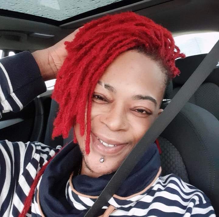 Image de Célébrités. La célèbre influenceuse ivoirienne Love Gugu a annoncé qu'elle recherche un homme pour mariage. Une annonce qui a surpris toute la toile tant l'influenceuse est reconnue comme étant homosexuelle. À la base, elle entretenait des relations avec des femmes comme elle. Alors, j'imagine la surprise des uns et des autres de la voir arborer des tenues féminines. Comment avez vous reçu cette information et quelle fut votre réaction ?