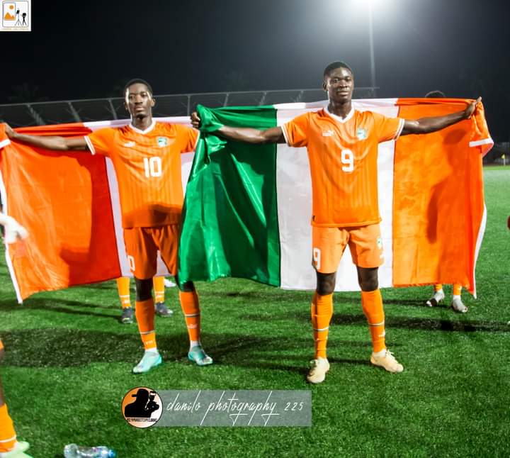 Deuxième Image de Football. Les éléphanteaux ont remporté le tournoi de l'UFOA-B des moins de 20 ans après avoir battu le Burkina Faso en finale. C'est un trophée qui vient redonner de l'espoir et rassurer quant à l'avenir de l'équipe nationale de Côte d'Ivoire. Pensez-vous, comme moi, qu'on peut croire en la relève des éléphants A?