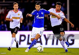 Image de Football. Belhanda semble avoir trouvé sa place à Schalke 04, la preuve, il refuse de retourner à Dynamo de Kiev, son club qui l’a prêté au club allemand pour 6 mois. A la fin donc de son prêt à Schalke 04, le joueur a exprimé son désir de continuer dans sa nouvelle équipe. Avec le temps, nous saurons donc si c’est dirigeants à Kiev acceptent de le laisser à Schalke 04. Rappelons qu’il avait été prêté sans option d’achat.