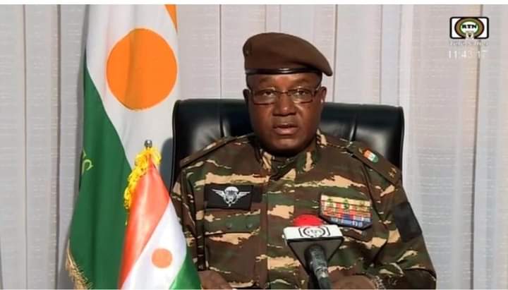 Image de Affaires Etrangères. Afin tout est plus clair sur la situation au Niger. Finalement le coup d'état a bien fonctionné et les hommes en treillis sont désormais au pouvoir. Le Général Aboudarahamane Tchiani, chef de la garde présidentielle, a été choisi par tous les corps de l'armée pour diriger le pays durant cette période de transition. Après le Mali, le Burkina Faso, la Guinée, c'est le tour du Niger. Que c'est triste. Qu'en dites vous ?