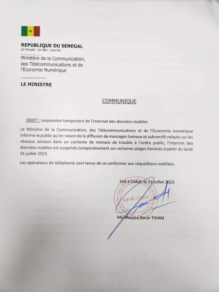 Image de Affaires Etrangères. Le gouvernement sénégalais a trouvé comme moyen de freiner les messages haineux sur les réseaux sociaux une suspension de la fourniture internet sur les téléphones mobiles. Je me demande bien si cela n'est pas une atteinte à la liberté d'expression ? Que pensez-vous de cette démarche ?