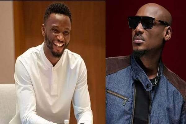 Image de Célébrités. L'ex international footballeur nigérian, Mikel Obi s'est ouvert sur un palabre entre lui et la superstar de la musique nigériane, 2 Baba ou 2 Face Idibia, pour ceux qui l'ont connu sous cette appellation. Il s'agit d'une affaire qui remonte à 2006 où le footballeur aurait snobé le chanteur dans une boîte de nuit londonienne. Mikel dit n'avoir jamais manqué de respect à l'artiste et affirme même qu'il est un grand admirateur de celui-ci. Rappelons que ce silence a duré plus de 16 ans mais vaut mieux tard que jamais, je suppose. Et vous, pensez vous qu'il est ainsi utile de revenir sur une affaire, une rumeur, qui date de plus de 16 ans?