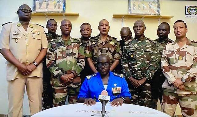 Quatrième Image de Affaires Etrangères. Les militaires au pouvoir au Niger à la suite d'un coup d'État, se sont orientés vers le groupe para-militaire russe Wagner afin d'obtenir du soutien, surtout face à la menace d'invasion de la CEDEAO. Une option qui vient mettre en péril toute la stratégie sous régionale de la France contre le djihadisme dans la région. Rappelons que l'ultimatum de la CEDEAO concernant le rétablissement de l'ordre constitutionnel expire ce jour à minuit. La junte renoncera-t-elle finalement au pouvoir ?