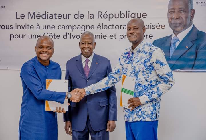 Troisième Image de Politique. Les candidats aux élections municipales dans la commune du Plateau ont été devant le Médiateur de la République, Monsieur Adama Toungara, afin de signer une charte de paix. Les candidats s'engagent à faire priorité à la paix même à l'issue des élections, peu importe le vainqueur. Parmi eux, on a l'homme d'affaires Fabrice Sawegnon et Jacques Ehouo, le maire sortant. J'espère juste que c'est un engagement sincère et que cela devrait s'étendre à tous les candidats à travers le pays. Que pensez-vous de cette initiative?