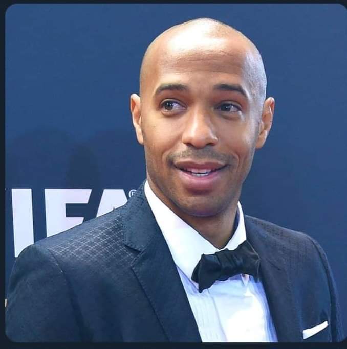 Image de Football. L'ex international footballeur français, Thierry Henry a été désigné nouvel entraîneur de l'équipe nationale française de football catégorie Espoir. Celui qui a fait les beaux jours d'arsenal FC mais aussi de la France en tant que joueur et buteur a donc l'occasion de démontrer à tous ses qualités d'entraîneur à l'instar d'autres grands noms du football français tels que Zinédine Zidane, Laurent Blanc et Didier Deschamps. Pensez vous qu'il y arrivera ?