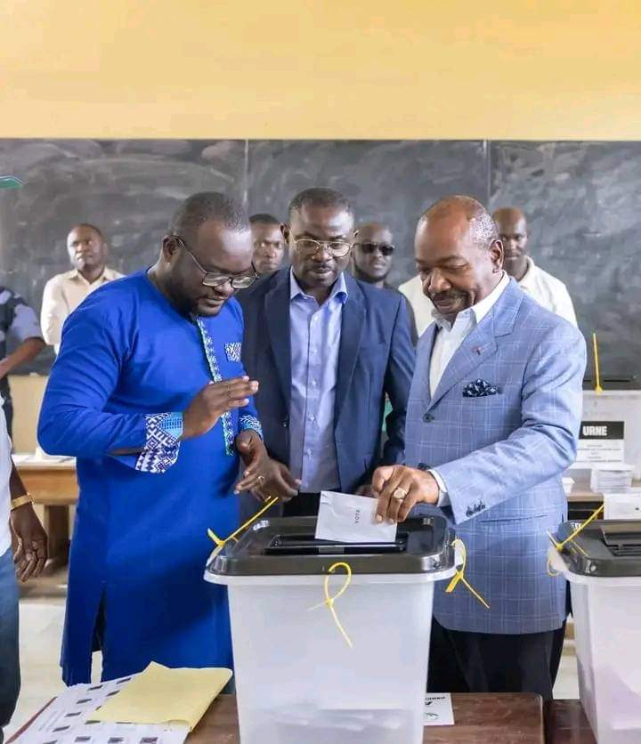 Image de Affaires Etrangères. Ce jour est jour d'élections au Gabon. Afin de prévenir toute propagande, les autorités gabonaises ont procédé à la suspension d'internet et de certaines chaînes radio ou Télé étrangères. Une disposition que je trouve quand même exagérée si l'on doit tenir compte de ces personnes qui font de ces canaux leurs sources de revenus. Pensez-vous que c'est normal de bloquer les canaux de communication à cause des élections ?