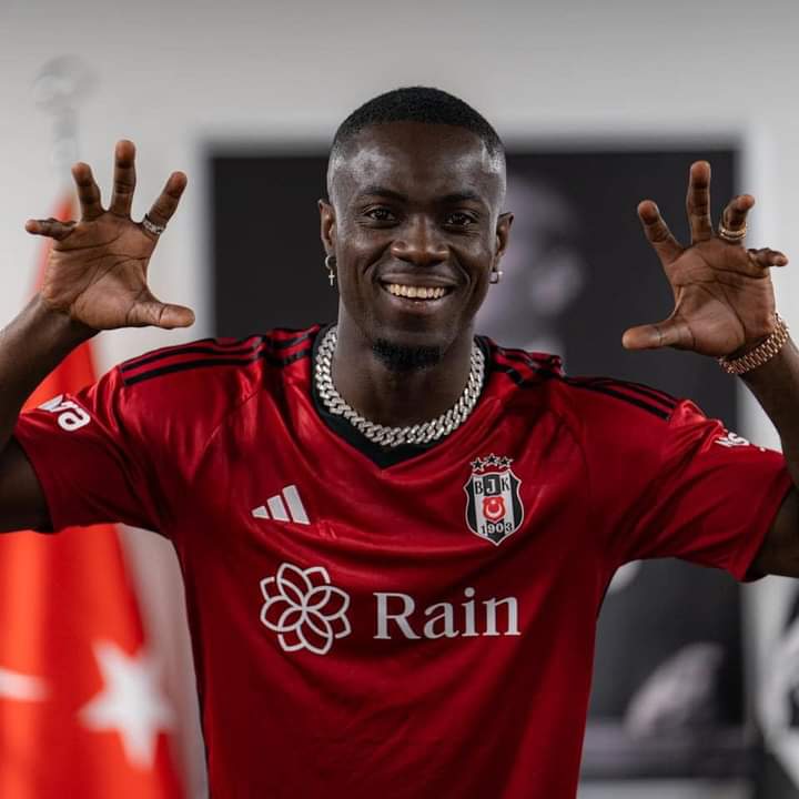 Image de Football. L'international ivoirien Éric Bailly vient de s'engager pour une année avec le club turc Besiktas. Étant en baisse de régime à l'Olympique de Marseille, cette nouvelle destination s'offre comme une nouvelle opportunité pour le joueur de revenir à son niveau qui lui avait valu sa place incontestable avec les éléphants. Pensez-vous que Éric Bailly a encore la capacité de s'imposer dans ce championnat turc?