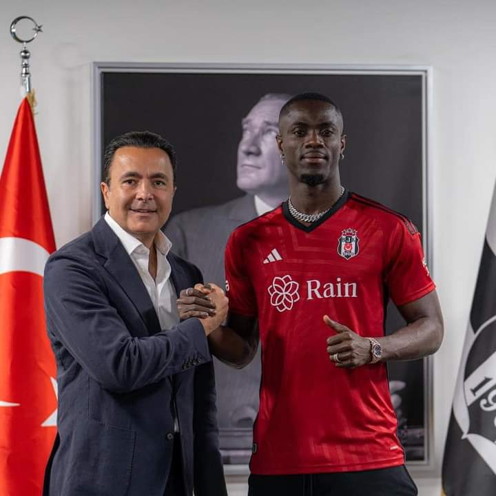 Troisième Image de Football. L'international ivoirien Éric Bailly vient de s'engager pour une année avec le club turc Besiktas. Étant en baisse de régime à l'Olympique de Marseille, cette nouvelle destination s'offre comme une nouvelle opportunité pour le joueur de revenir à son niveau qui lui avait valu sa place incontestable avec les éléphants. Pensez-vous que Éric Bailly a encore la capacité de s'imposer dans ce championnat turc?