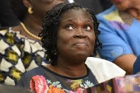 Image de Politique. Comme nous le disions tout récemment, l’ex première dame de la Côte d’ivoire, Mme Ehivet Simone Gbagbo sera à nouveau devant la justice pour crime contre l’humanité porté en accusation par la cour d’assises ivoirienne. Cela fait à peine un an que l’ex première écopait d’une peine de prison de 20 ans pour son implication dans la crise post-électorale de 2011. Cette unième comparution laisse comparaître la volonté du pouvoir actuel de punir tous ceux que ceux-ci pensent responsables de crimes. Espérons simplement que justice soit faite.