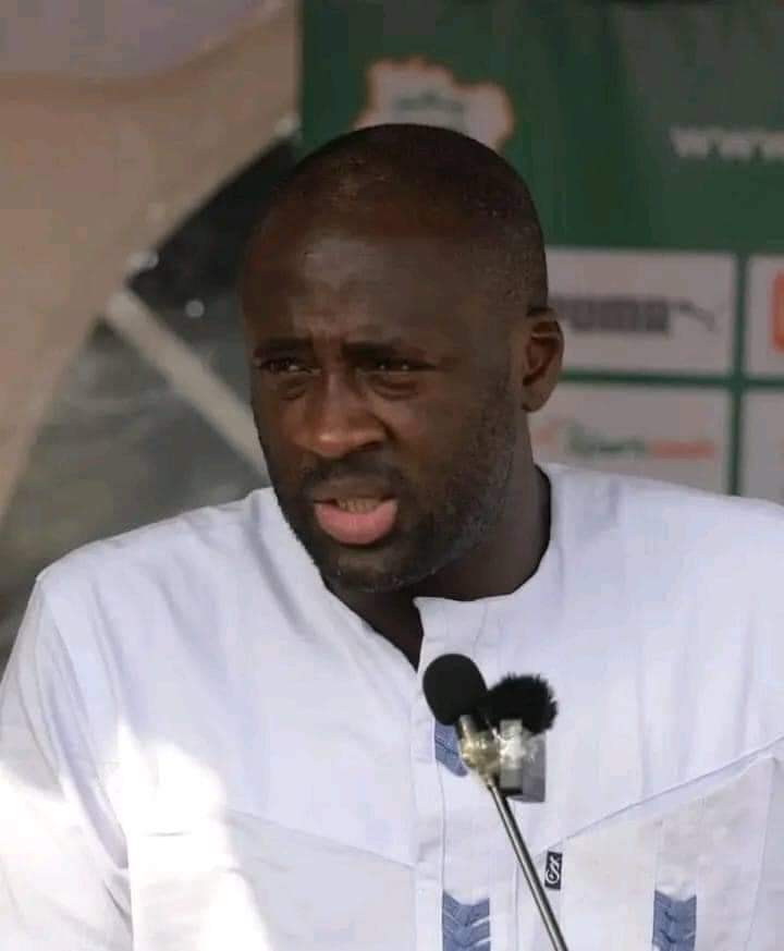 Image de Football. L'ex capitaine des éléphants de Côte d'Ivoire, Yaya Touré a été fait ambassadeur de la CAN 2023 qui se tiendra en terre ivoirienne très bientôt. L'ancien joueur du Barcelone FC et de Manchester City a dit sa fierté de recevoir cet honneur. Que pensez-vous de la désignation des anciennes gloires du football ivoirien comme ambassadeurs de la CAN 2023?