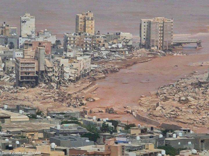 Deuxième Image de Affaires Etrangères. Après le séisme qui a causé des milliers de pertes en vie humaine au Maroc, c'est le tour de la Libye d'être frappée par mère nature. En effet, une inondation occasionnée par la rupture de barrages va occasionner des milliers de morts en seulement quelques heures en Libye. Sommes nous à la fin des temps? Car ce sont des catastrophes similaires à ceux énumérés dans les livres saints que l'on constaterait vers la fin des temps.