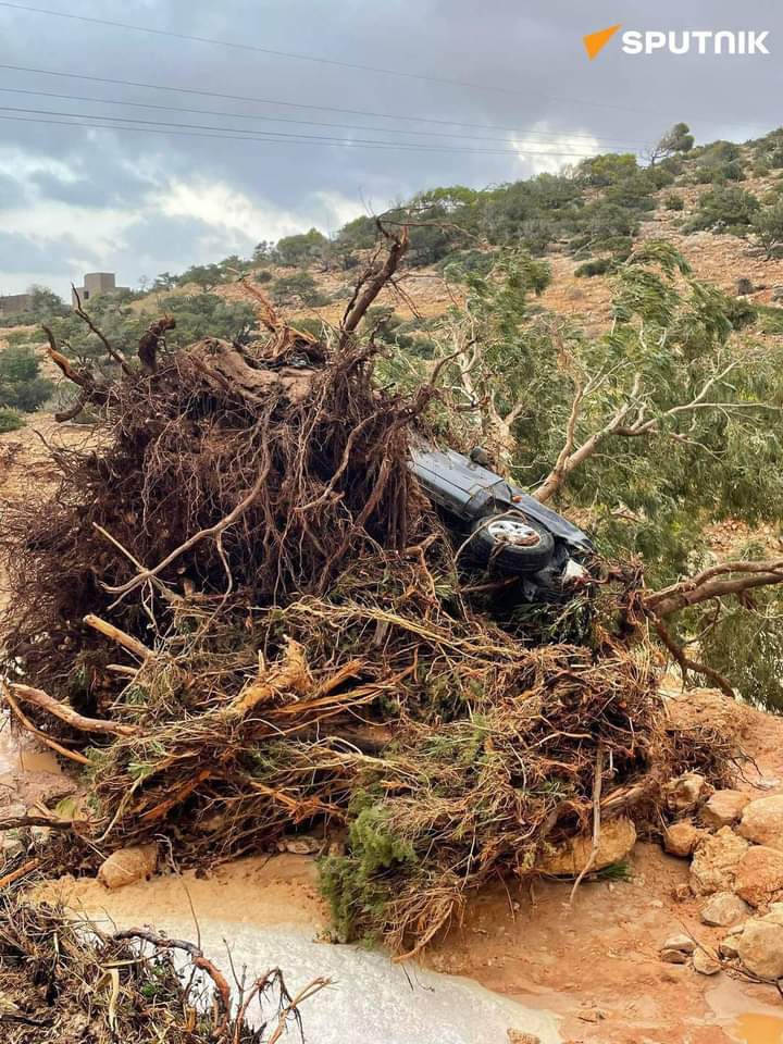 Troisième Image de Affaires Etrangères. Après le séisme qui a causé des milliers de pertes en vie humaine au Maroc, c'est le tour de la Libye d'être frappée par mère nature. En effet, une inondation occasionnée par la rupture de barrages va occasionner des milliers de morts en seulement quelques heures en Libye. Sommes nous à la fin des temps? Car ce sont des catastrophes similaires à ceux énumérés dans les livres saints que l'on constaterait vers la fin des temps.