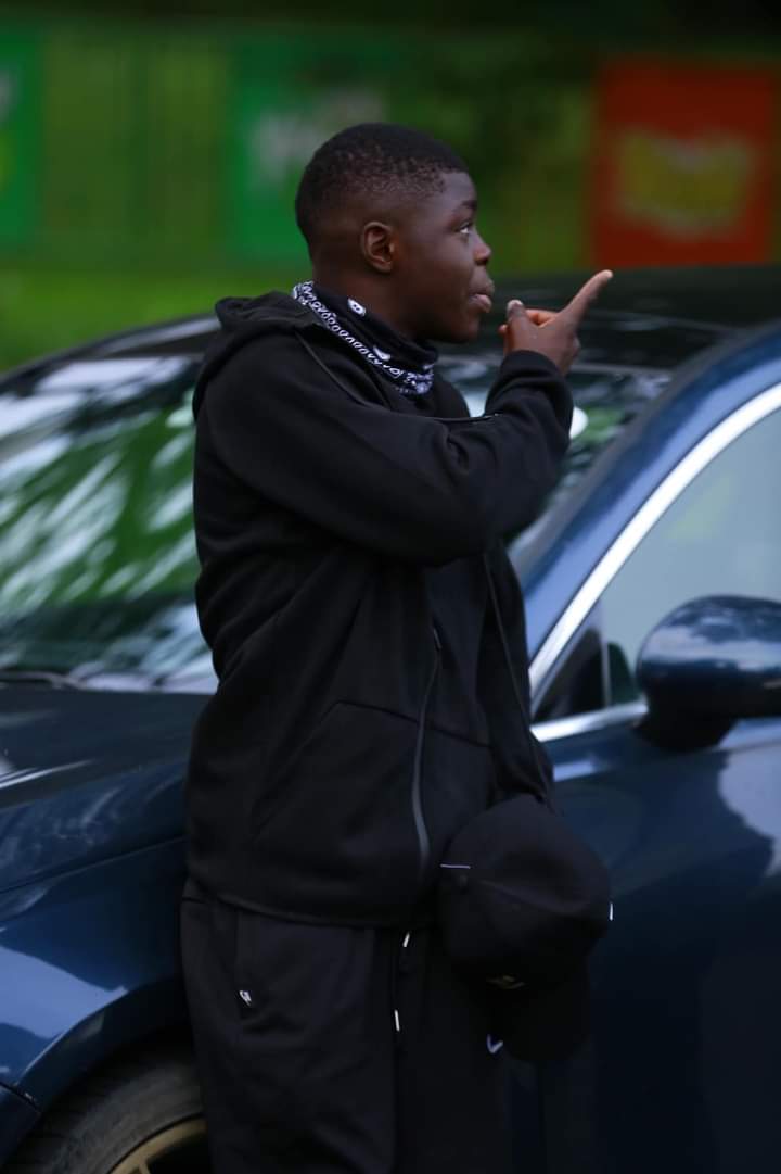 Image de Célébrités. Le jeune rappeur ivoirien Ramba Junior est de retour depuis peu sur la scène musicale après quelques années d'absence. Désormais Ramba travaillera sans son ancien manager qui aurait refusé d'aider le père du chanteur afin de faire face aux soins de Ramba quand il était malade. Pensez-vous que Ramba pourra aller loin sans Badro et son ex manager Hyacinthe ?