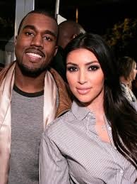 Image de Célébrités. Kim Kardashian et son époux Kanye West viennent de remporter un procès contre le co-fondateur de Youtube. Un procès suite auquel ils ont perçu une indemnité de plus 440 000 Dollars. La raison du procès, Chad Hurley se serait attaqué à leur vie privée. Celui-ci aurait diffusé illégalement les images de la demande en mariage faite par Kanye West à Kim sur Mix Bit, un nouveau service de clip vidéo, qu’il venait de lancer après avoir vendu Youtube à plus de 1,6 milliards de dollars. Visiblement l’argent ne suffit jamais sinon tout est bon en affaire pour se faire plus d’argent. Rappelons que Kim et Kanye sont à la tête d’une fortune estimée à plus de 150 millions d’euros.