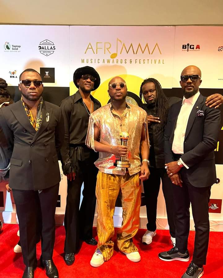 Image de Célébrités. Le duo togolais Toofan était aux USA afin de participer aux Afrimma Awards dans la catégorie du meilleur groupe africain. Barabas et Mastadjass ont finalement remporté le titre devenant ainsi le meilleur groupe africain aux Afrimma Awards 2023. Pensez-vous que c'est une récompense méritée ?