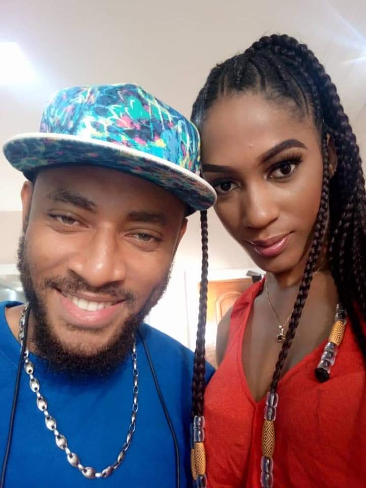 Image de Célébrités. L'actrice et Miss Cameroun 2022, la belle Julia Samantha Edima, s'est exprimée sur sa précédente relation amoureuse avec l'acteur camerounais Daniel Nsang. Miss Julia a dit regretter sa relation avec l'acteur lors d'un entretien télévisé. Je rappelle que ce duo a joué ensemble dans une célèbre série à succès. J'étais loin d'imaginer qu'il ya eu quelques entre eux dans la vraie vie. Que pensez-vous des relations amoureuses entre acteurs du cinéma ou showbiz ?