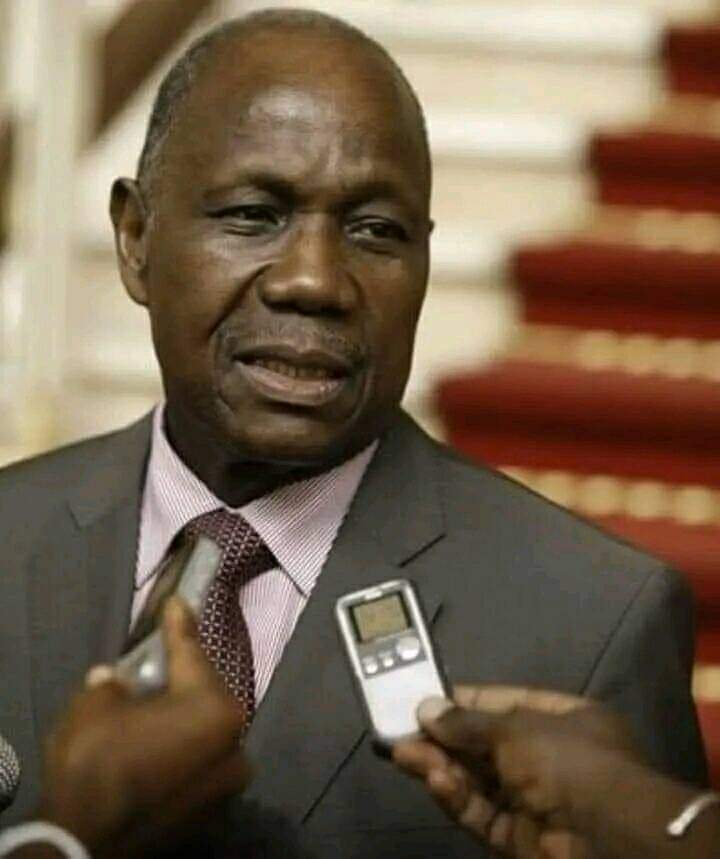 Image de Politique. Visiblement, cette année n'épargne pas le plus vieux parti politique ivoirien en occurence le PDCI-RDA. Après le décès du Président Henri Konan Bédié, puis du Général Ouassénan Gaston Koné voilà qu'une autre grande figure du parti s'en est allé. Il s'agit de Lambert Kouassi Konan, ancien Ministre de l'agriculture. Trois décès en moins de 2 mois. Que se passe-t-il réellement au PDCI-RDA ? Serait-ce dû à l'âge des cadres du parti?