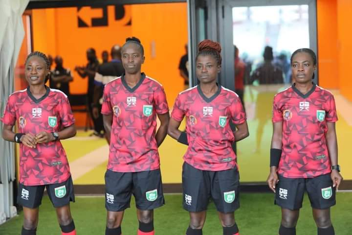 Image de Football. C'est une innovation que de voir un quatuor de dames diriger l'un des plus importants matchs de foot du championnat ivoirien. Visiblement, tous ont été satisfaits de la maîtrise du match qui a opposé l'Asec d'Abidjan à l'Afad par ces dames. Rappelons que la super Coupe a été remportée par l'Asec sur le score de 1 but à zéro. Après le Tchin-tchinN, il est clair que les dames ont démontré qu'elles peuvent tenir un match aussi bien que les hommes. Qu'en dites-vous ?