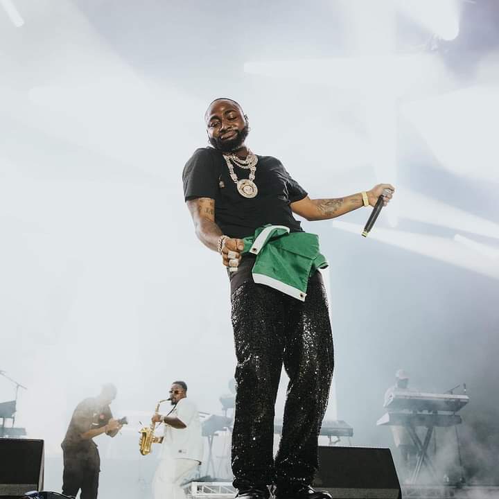 Image de Célébrités. L'artiste nigérian Davido a donné hier un concert en Australie. C'est devant une foule bien déchaînée que Davido a honoré son show dénommé Promiseland 2023. Découvrons ensemble quelques images du show. Qu'en dites vous ?