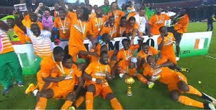 Image de Football. Les filles du coach Clémentine Touré ont été au Congo Brazzaville où elles ont dignement représenter la Côte d’Ivoire aux jeux africains. Qualifiés pour les demi-finales après seulement deux matchs qu’elles ont remportées, les ivoiriennes terminent la compétition à la troisième place. Que peut-on dire de cette performance pour cette équipe qui a débuté la compétition en sous-effectif (14 filles)? Nous espérons qu’elles seront désormais traités à leur juste valeur par l’ensemble du peuple ivoirien.